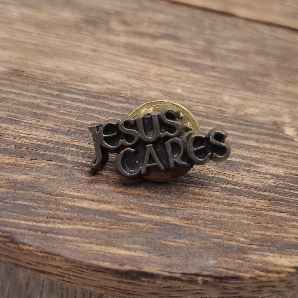 Sterling B670‎ Jesus cares religious pin